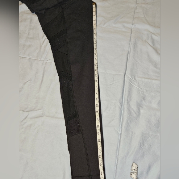 G1. Lululemon Just Breathe Mesh Pant in Black - Approx Size 8 - Picture 11 of 11